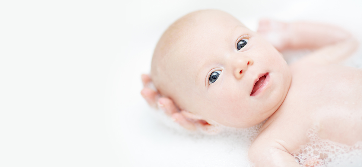 Kiedy pierwsza kąpiel noworodka?